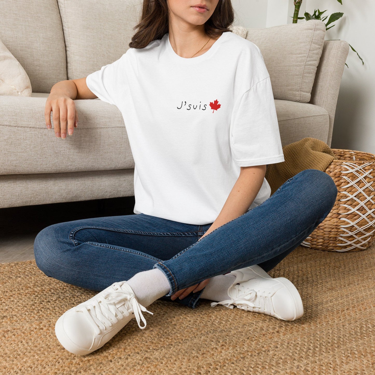 J'suis | T-Shirt with Maple Leaf Minimalist Canada Tee